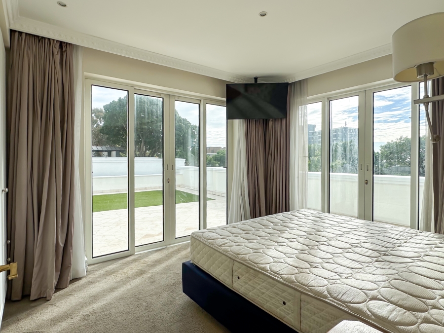2 Bedroom Property for Sale in Sea Point Western Cape